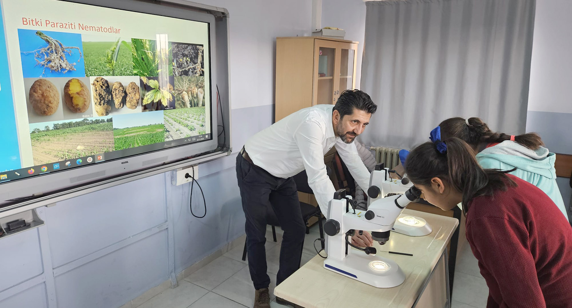 Doç. Dr. Emre Evlice, Uzuntepe Ortaokulu'nda Nematodları Anlattı